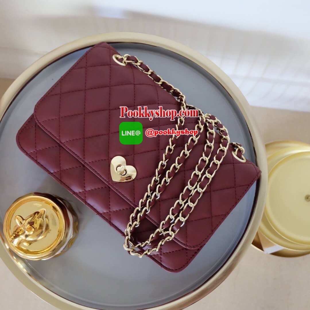 ใหม่ล่าสุด KEEP ‘ classic chain bag ‘ ( อะไหล่หัวใจ ) ***คอลเลคชั่นใหม่พิเศษสุดๆผลิตจากหนัง Microfiber สวยทนขึ้นกว่าเดิมแน่นอน แถม สายโซ่ยังทำจาก Metal premieres เบาและเงากว่าปกติค่ะ *** รายละเอียดกระเป๋า ตัวกระเป๋าหนังแกะสังเคราะห์ ลายหนังสวยมากๆคะ นิ่ม-