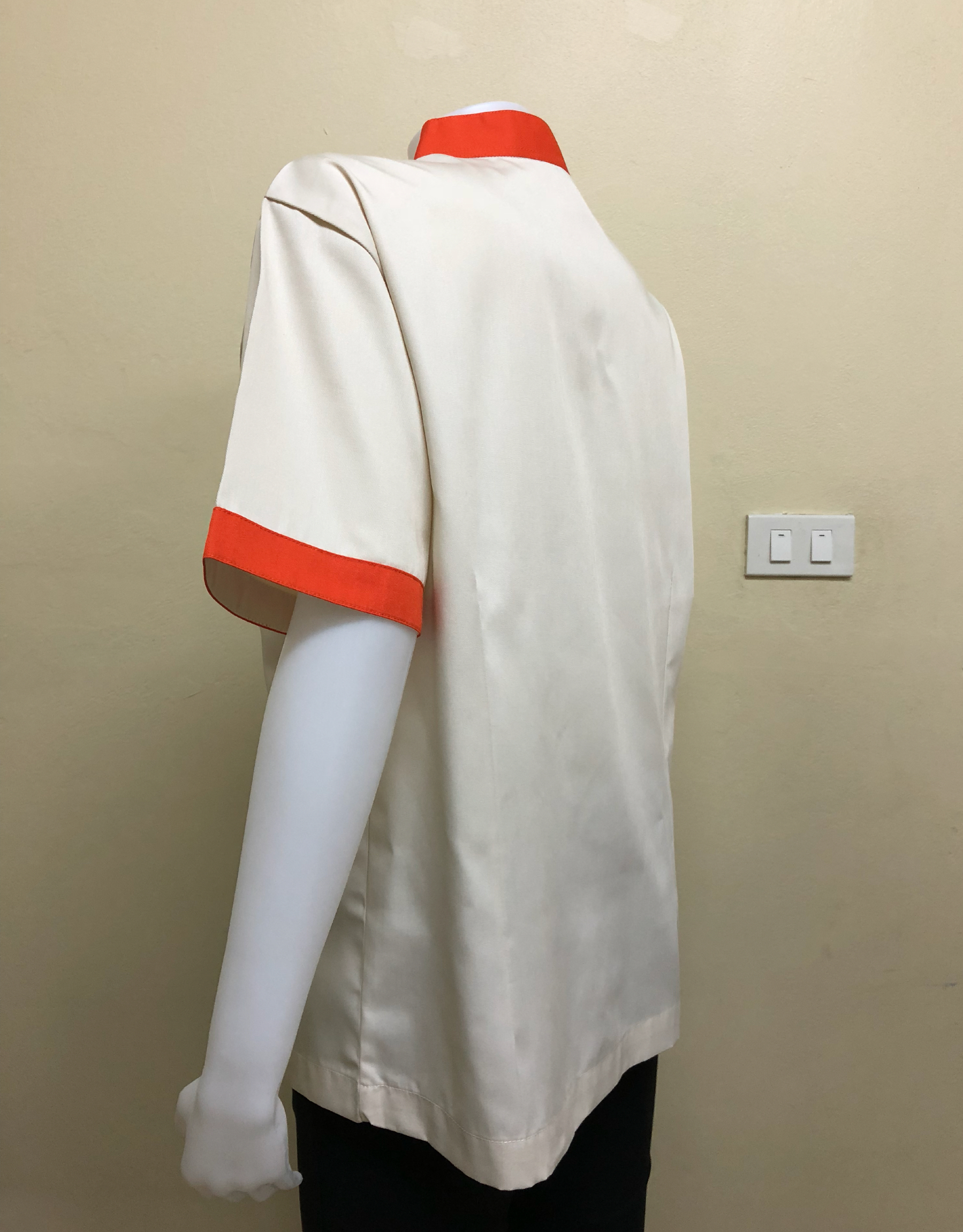 รหัส C6 : เสื้อแม่บ้านคอจีนแขนสั้นสีครีม/ส้ม