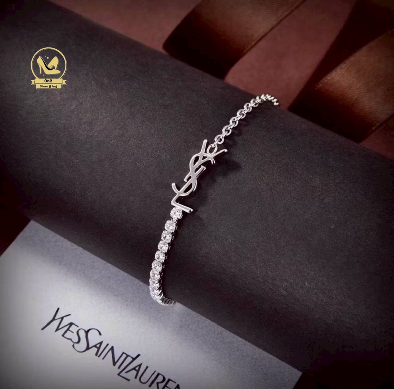 สร้อยข้อมือ YSL อัปลุคสวยรุ่นฮิต ที่ควรมีไว้ครอบครอง ใส่แล้วปังมากช่วยเพิ่มรายละอียดให้การแต่งตัวของคุณเป๊ะขึ้น 😚งาน Must-Have ที่ต้องมีสักเส้นนะคะ