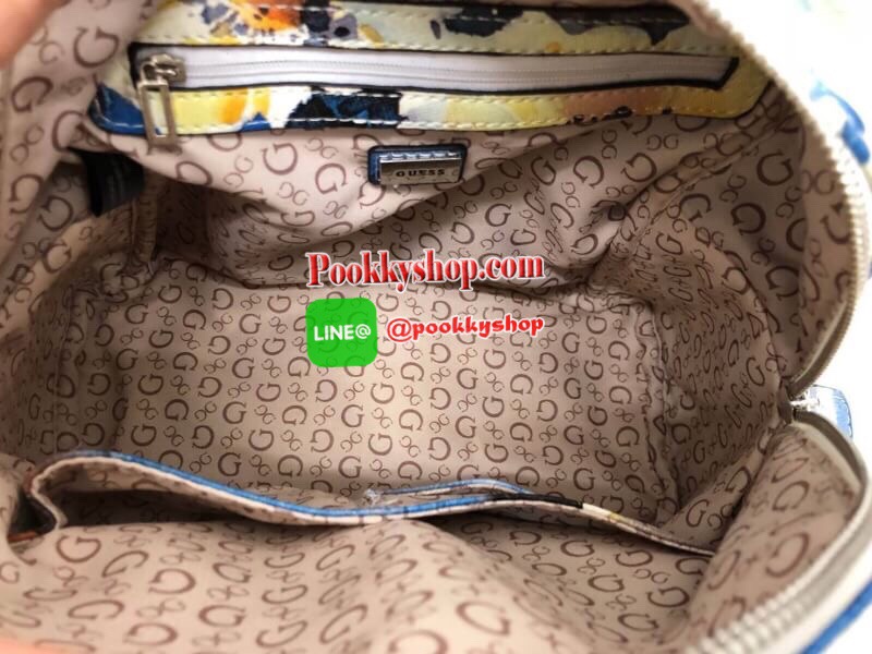 New in!!! GUESS BACKPACK BAG ลายดอกไม้มาเพิ่มค่ะ กระเป๋าสะพายหลัง หนังซาฟเฟียโน่นิ่ม ด้านหน้ามีโลโก้แบรนด์ พร้อมช่องซิปเล็กใส่มือถือหรือของจุกจิกได้ค่ะ เปิดปิดกระเป๋าแบบซิปคู่ ภายในโล่งใส่ของจุ มีช่องซิปและช่องเล็กใส่ของจุกจิกนะคะ ซับในลายแบรนด์ค่ะ สายสะพ