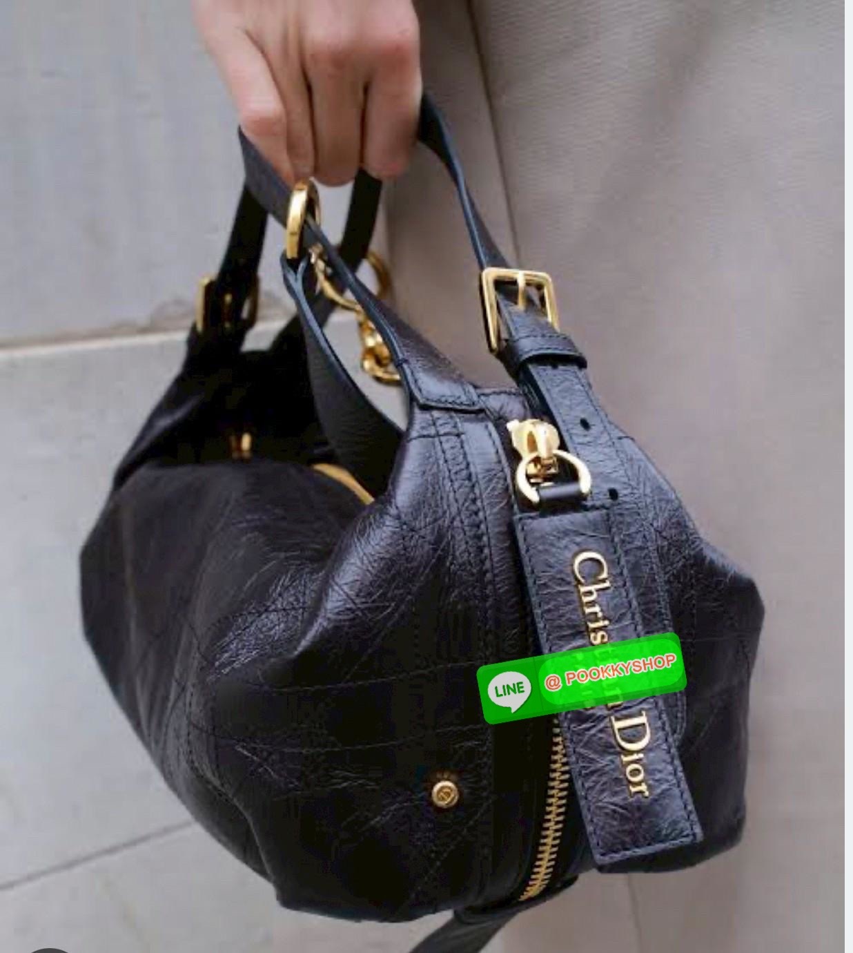 📸New Arrival!🎉 ล่าสุดรุ่นเดียวกับที่Jisoo ใช้เลยค่าา👏 Christian Dior D-journey bag #สวยจริงไม่จกตาค่า‼️ 📌มาพร้อมน้อง My melody แท้ราคา 490฿Free! 📣พร้อมส่ง! จำนวนจำกัด ผลิตออกมาน้อยมากๆเลยค่ะ! พร้อมสวยไปกับกระเป๋าดีไ