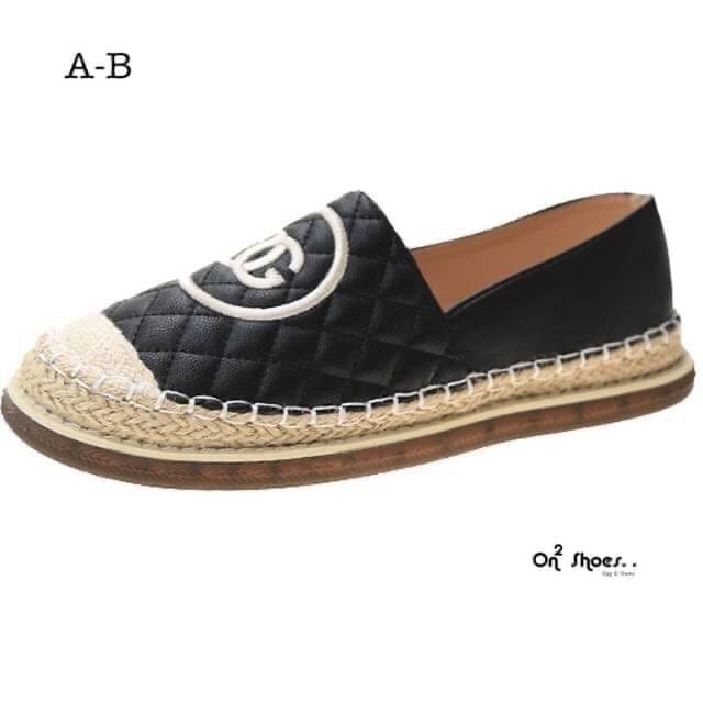 เข้าแล้วค่า รองเท้าคัชชูทรง CC espadrilles สุดปัง หนังปัง CC ไขว้หนังเย็บบุลาย หัวตัดสี ขอบเป็นปอถัก ทรงสวยค่ะทรงนี้ฮิตตลอดใส่ได้เรื่อยๆแมทช์กับชุดง่ายพร้อมส่ง 2 สีค่ะ งานดีคัดเกรดงานกล่อง
