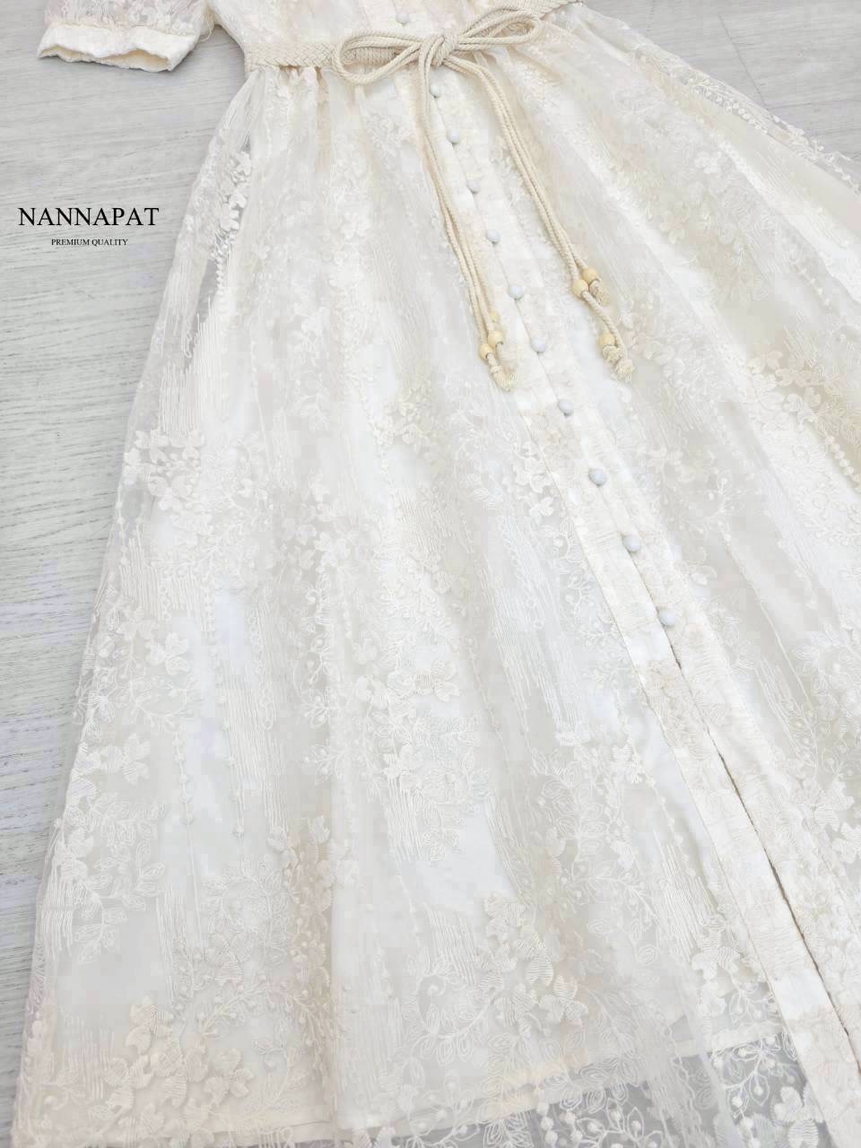 สวยตะโกนเลยค่าา งานเดรสยาว ผ้าลูกไม้แบบพรีเมี่ยมมากๆ นานๆจะมีแบบนี้มาที ใส่ไปดินเนอร์ คาเฟ่ สวยหรูดูดีแน่นอนค่าา ผ้าลูกไม้เค้าดีมากเลยคะ นุ่ม คือไม่คันเลย แล้วซับในยาวด้วย คือเริดด ชอบความที่เค้ามีเชือกผูกเอว มันเข้ากับชุดมาก ทำให้เข้ารูปเก็บทรงสวย ใส่ถ่า