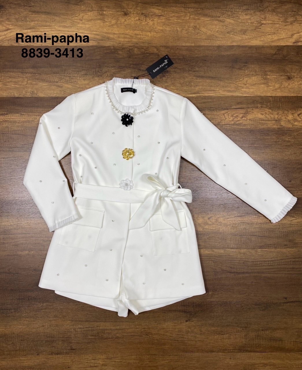 ชุดเซทแฟชั่น ชุดเซต เนื้อผ้างานสูทอย่างดี สวมใส่สบาย เสื้อแขนยาวดีเทลแต่งระบายรอบคอและปลายแขน