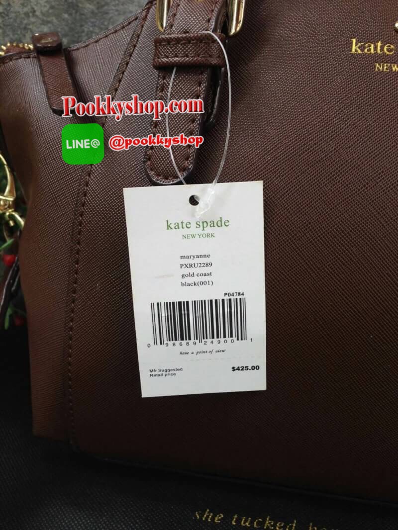 KATE SPADE NEW YORK กระเป๋าถือหรือสะพาย หนัง safiano ทรงพัดหูยาว เปิดปิดด้วยซิปสะดวกใช้ หูหิ้ว สามารถปรับความยาวได้ 3 ระดับ สามารถสะพายไหล่ได้เลยค่ะ ภายในบุผ้าลายแบรนด์ มีช่องด้านใน ใส่ของจุกจิก และช่องใส่ซิป มาพร้อมสายสะพายยาวปรับด้ 5 ระดับ สามารถสะพายไห