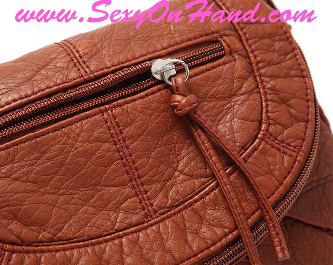 กระเป๋าสะพายข้าง กระเป๋า BRand AEROPOSTALE เนื้อนุ่ม ลื่น สีน้ำตาล สายปรับระดับได้คะ สินค้าหลุดโรงงาน จำนวนจำกัดคะ