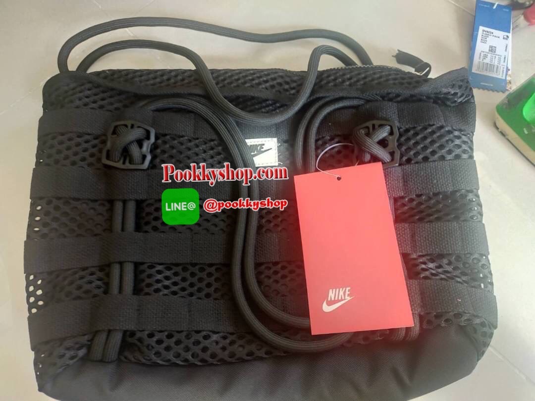 Brand : Nike Detail : กระเป๋าสะพายข้างสุดชิค เก๋ไก๋ด้วยลายที่โดดเด่นของ Nike ภายในกว้าง ใส่ของได้จำนวนมาก มีทั้งช่องซิป ช่องใส่ของเล็กๆ น้อยๆ กระเป๋าระบายได้ดีมาก สามารถใส่เสื้อผ้าไปออกกำลังกายได้เลย ราคาแบบนี้ใครยังไม่มีต้องเก็บไว้สักใบแล้วนะคะ กระเป๋าน้