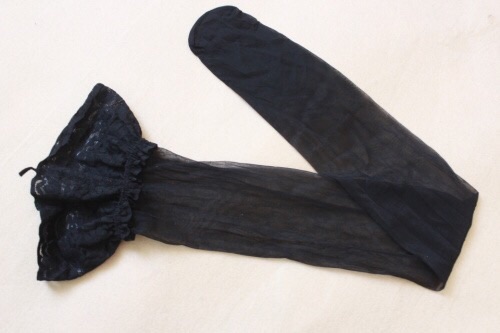 ถุงน่องเซ็กซี่ ถุงน่องซีทรู เนื้อบางเบา สีนูทเนื้อ ขอบลูกไม้ หนา 4 นิ้ว สไตล์สาวปารีส