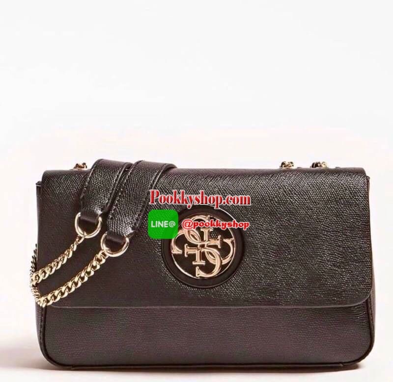 Guess Open Road Crossbody bag กระเป๋าสะพายข้างรุ่นใหม่ชนช้อปจากGuess สะพายได้ทั้งสายคู่และสายเดี่ยวในสไตล์ครอสบอดีร์ก็ได้ สายสะพายโซ่ต่อหนังไม่เจ็บบ่า วัสดุหนังsynthetic เปิดปิดด้วยกระดุมแม่เหล็ก2ตำแหน่ง ภายในใช้งานหลัก ช่องมือถือ และช่องซิป ใส่มินิไอแพค/