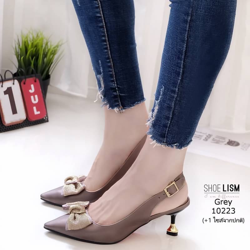 รองเท้าคัชชูหัวแหลม ส้นสูงลำลอง หนังนิ่มติดโบว์ด้านหน้าสวยมากค่ะ ส้นรูปหัวใจ ใส่ได้หลากหลายโอกาส ปาร์ตี้ในลุคกลางคืน หรือ ใส่กับยีนส์ ในลุคกลางวันแบบสาวทันสมัย ก็เอาอยู่ทุกสไตล์ ห้ามพลาดเลยจร้าา