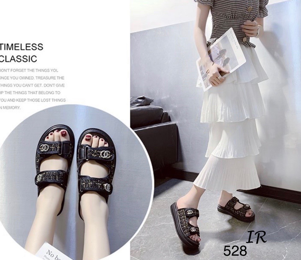 แบบขายดี!!! พร้อมส่ง เข้าแล้วค่า สวยฟาดมากแม่!! Chanel sandal ลำลองผ้าทวิต แต่งอะไหล่ สายปรับได้ พื้นนิ่ม สวยมากกก มองหารองเท้าสวยๆใส่แล้วดูดี ดูแพง คู่นี้เลยค่า