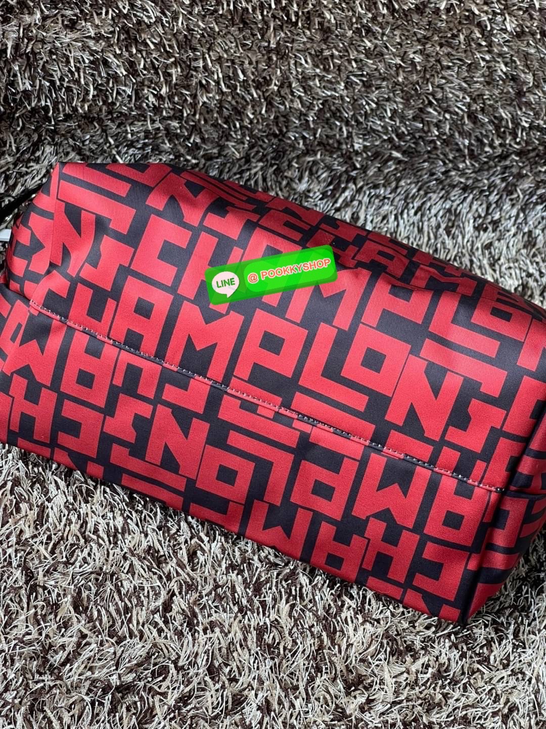 💕Longchamp LE PLIAGE LGP TOP HANDLE BAG M พบกับคอลเลคชั่นใหม่ล่าสุด มีดีไซน์ที่เรียบหรูและคลาสสิก แฝงด้วยลูกเล่นแบบเฟมินีน แถมยังมีน้ำหนักเบาอย่างไม่น่าเชื่อ มาพร้อมกับหูจับกระเป๋าคู่และฝาปิดแบบกระดุม กระเป๋าถือใบนี้สามารถใช้ถือแบบทั่วไป มีสายสะพา