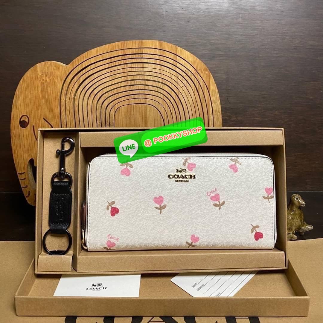 COACH ACCORDION ZIP WALLET IN SIGNATURE CANVAS กระเป๋าสตางค์ใบยาว ซิปรอบ ใช้งานง่าย ด้วยฟังค์ชั้น ด้านใน ใส่บัตรได้จุใจ มีช่องซิปใส่เหรียญตรงกลาง โดนใจหลายๆคนไปเรียบร้อยและคลาสสิค เรียบหรูดูแพงตลอดกาล ยกให้รุ่นนี้เลย
