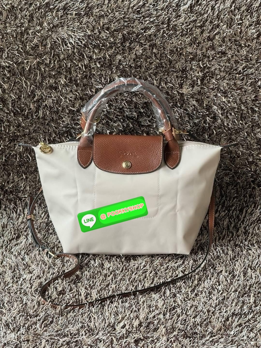 LONGCHAMP LE PLIAGE ORIGINAL S HANDBAG Crossbody Bag กระเป๋าสะพายไหล่ รุ่น Original มีเอกลักษณ์อันโดดเด่นของรุ่นไอคอนนิคของ Longchamp อย่าง Le Pliage (เลอ ปลิยาจ) โดย Longchamp ได้รับแรงบันดาลใจจากศิลปะการพับกระดาษแบบ Origami (โอริกามิ) ในการสรรค์สร้างกระ