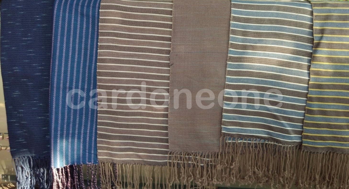 ของรับไหว้ผ้าพันคอทอมือ สีธรรมชาติเนื้อนุ่มใส่ตะกร้าสาน