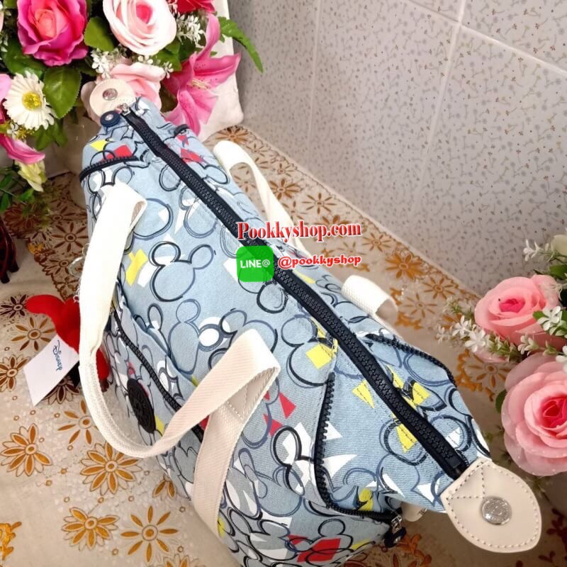 Disney's® 90 Years of Mickey Mouse Handbag 👍 รุ่น ART size L 👍กระเป๋าผ้าคิปลิงสะพายไหล่ได้ ครอสบอดี้ได้ มีสายยาวให้ 👍สามารถปรับสไตล์กระเป๋าได้2รูปแบบ เป็นtote หรือเก็บหูกระเป๋าก็ได้ 👍ช่องใหญ่ใส่ของได้จุ เปิดปิดด้วยซิป