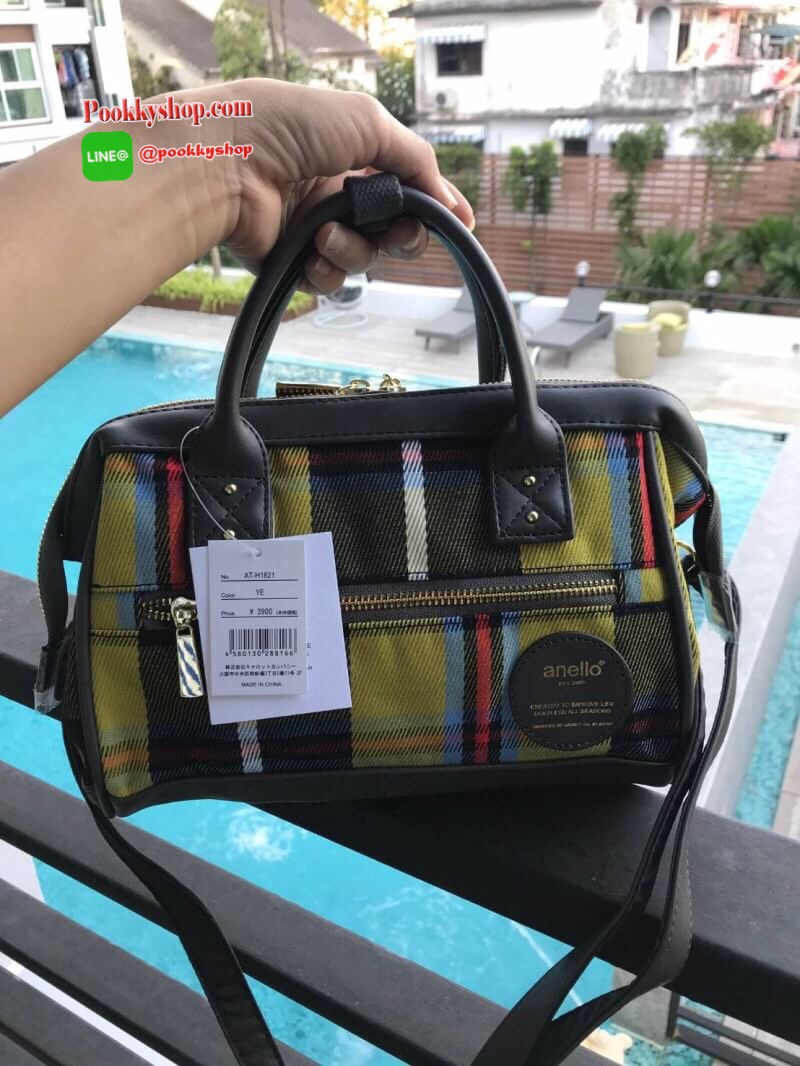 Anello check pattern mini 2 way Boston คอลเลคชั่นใหม่ล่าสุด!!ของรุ่น2way mini boston วัสดุผ้าแคนวาส ลายสก็อต และขอบบนล่างและด้านหลัง ลายสก็อตต้อนรับปลายปีที่ดูมีสีสันชวนหลงใหล รูปแบบและดีไซน์ยังคงใช้งานได้ดีเหมือนเดิม ราคาสุดคุ้มโดนใจห้ามพลาดนะคร้า!!