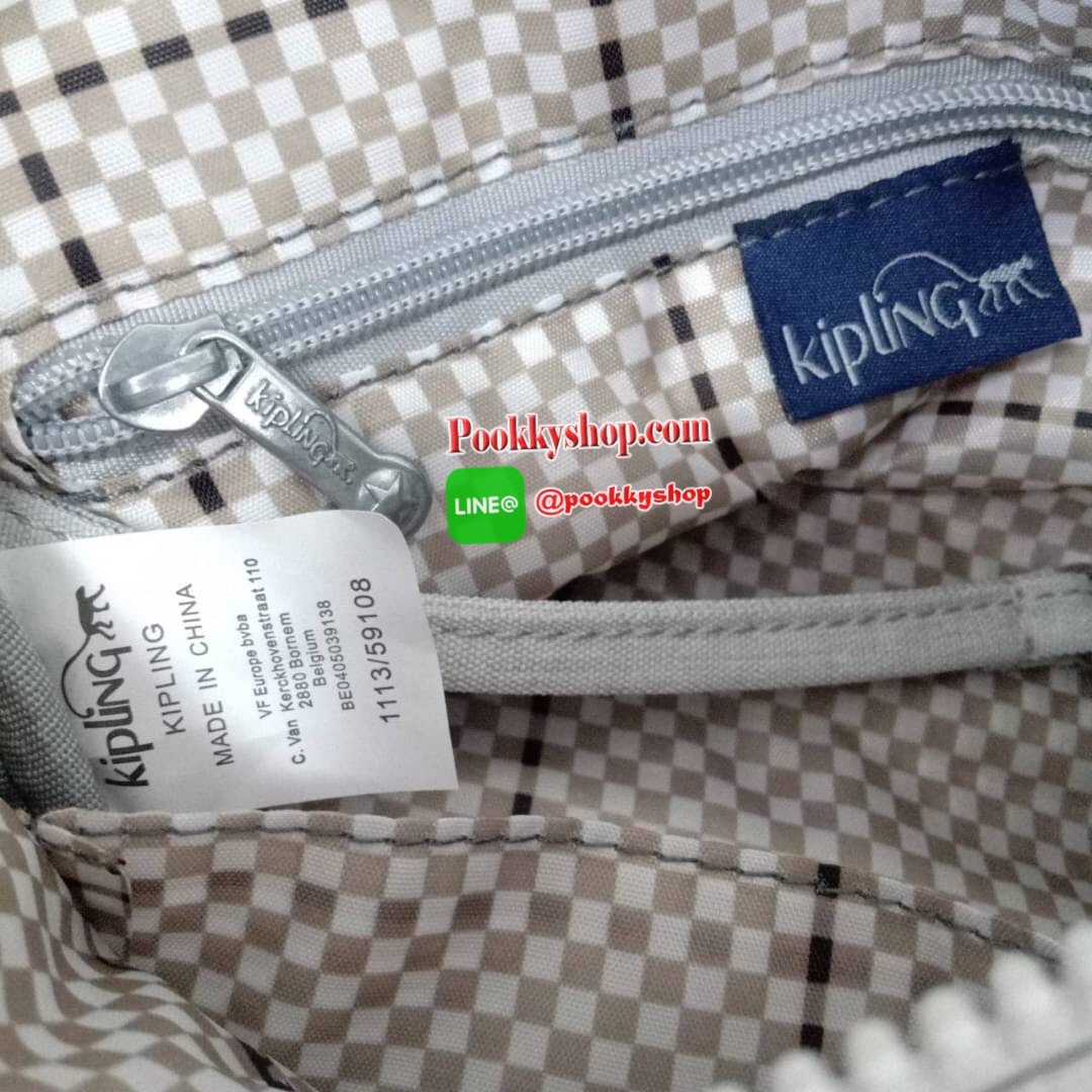 KIPLING Mini Crossbodybag กระเป๋าสะพายข้างขนาดกะทัดรัด ผลิตจากวัสดุ Nylon+ Polyester100% มีช่องใช้งานแยกย่อยมากถึง 4 ช่อง -ด้านหน้ามีช่องซิป 2 ช่อง -ช่องหลักโล่ง กว้าง จุของใช้ได้เยอะ -ด้านหลังมีช่องซิปอีก 1 ช่อง มาพร้อมพวงกุญเเจลิง สายสะพายยาวสามารถปรับไ