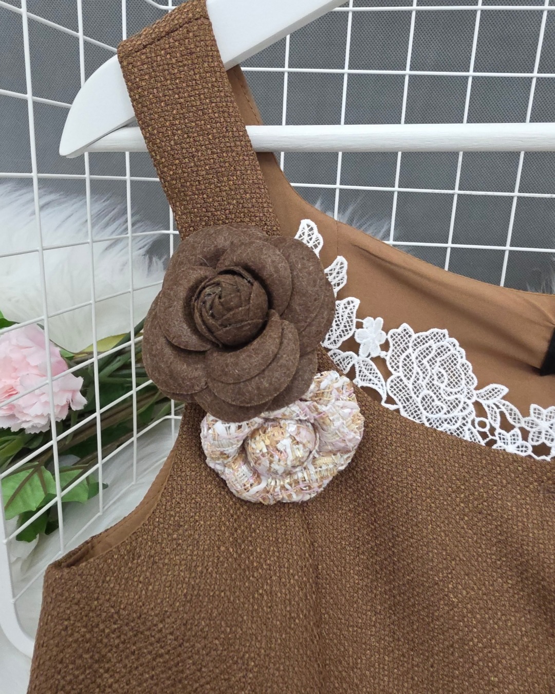 เสื้อแฟชั่น Luxe Lace Detail Button Vest