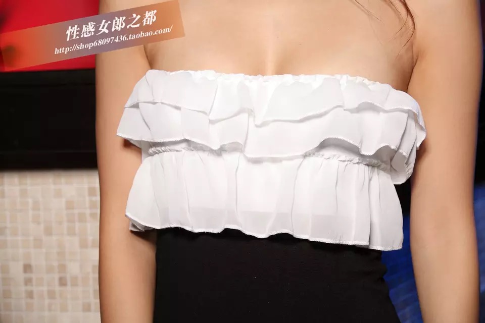 ชุดเดรสสั้น เดรสปาร์ตี้ เดรสออกงาน กลางคืน เดรสเกาะอกสีดำ แต่งระบายชีฟองขาว เนื้อผ้ายืดเข้ารูป สวยเปรี่้ยวมั่กๆคร่า +G-string