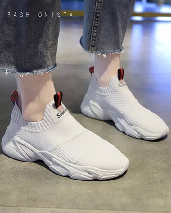รองเท้าสลิปออนนุ่มๆเพื่อสุขภาพ ทรงสปอร์ต แฟชั่นมาแรง ไม่อยากให้พลาดเลยสำหรับรุ่นนี้ !! วัสดุผ้าทอเนื้อหนานุ่มขึ้นทรง ใส่สบาย กระชับ ยืดหยุ่นมากๆ ดีไซน์สวยเก๋ พื้นยาง 1.5 นิ้ว เดินสบายไม่เมื่อยเท้า ทรงอูมไม่บีบอัดหน้าเท้า ใครได้ใส่ต้องหลงรักแน่นอน คู่เดียว