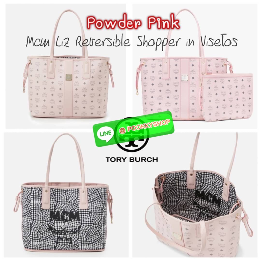 💕Mcm Liz Reversible Shopper in Visetos ขึ้นชื่อว่าเป็นกระเป๋าช็อปเปอร์ แน่นอนว่า จะต้องเหมาะสำหรับสาว ๆ ที่ชอบพกสัมภาระเยอะ ซึ่งรุ่นนี้ไม่ใช่แค่เพียงให้พื้นที่จุของกว้างขวางเท่านั้น แต่ยังออกแบบดีไซน์และรูปทรงให้มีความยืดหยุ่น มีหูรูดด้านข้างที่สา