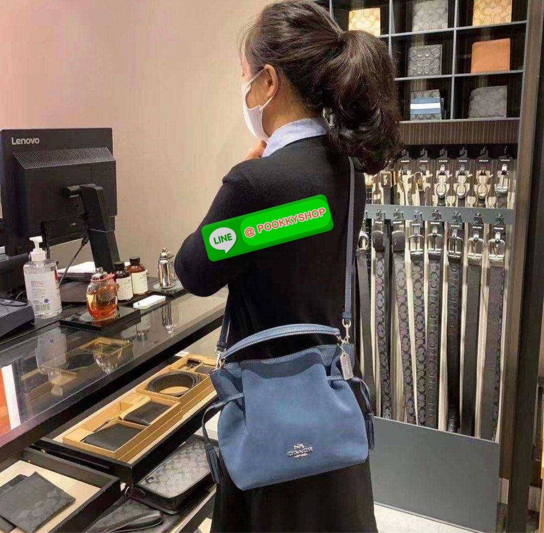 COACH CM091 ANDY CROSSBODY Details คอลสุดฮิต ดีไซน์สุดฮอต ให้สาวๆได้สวยหรู ดูแพงก่อนใคร กับกระเป๋าสะพายข้างขนาดกำลังสวย ดีไซน์ไม่เกร่อ มีดีเทลรูดเก็บปากกระเป๋า ปรับเปลี่ยนทรงได้เลย กิมมิคล้วนๆ ปากกระเป๋ามีกระดุมแม่เหล็กปิดกันของหล่นได้ ภายในโล่งกว้าง เลิศ