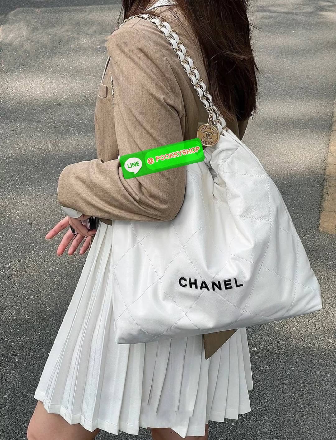 New Arrivals!!! CHANEL BAG VIP GIFT WITH PURCHASE (GWP) พรีเมี่ยมกิ๊ฟสุดหรู วัสดุหนังแกะสังเคราะห์นุ่ม ลื่น มันเงา อะไหล่ทองหรูหรา ไอเท็มมาแรง เกินต้านน ดีเทลเรียบๆแต่หรูหรา ใช้ได้ทุกโอกาศ เปิด-ปิด ด้วยกระดุมแม่เหล็ก ภายในโล่ง มีช่องซิป มาพร้อมใบลูกใส่ตัง