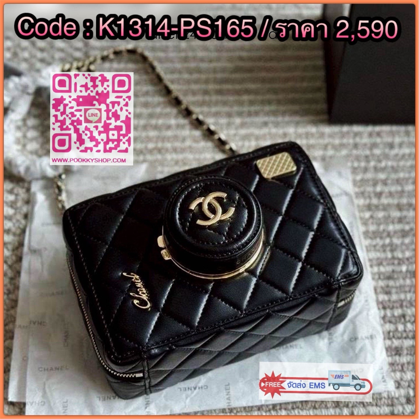 Chanel 24 camera bag Spring 2024 กระเป๋าสะพายทรงกล้อง เก๋มากสุดไอคอนิก ดีไซน์เป็นเอกลักษณ์ ดูแพงเกินเรื่อง มีความโดดเด่นดีไซน์คล้ายเลนส์ด้านหน้าเปิดเป็นกระจกได้ มาพร้อมสายสะพายยาว รูดใช้งานด้วยซิป ภายในโล่งกว้าง ใส่ของสำคัญต่างๆได้ครบ เป็นไอเท็มที่ตอบโจทย