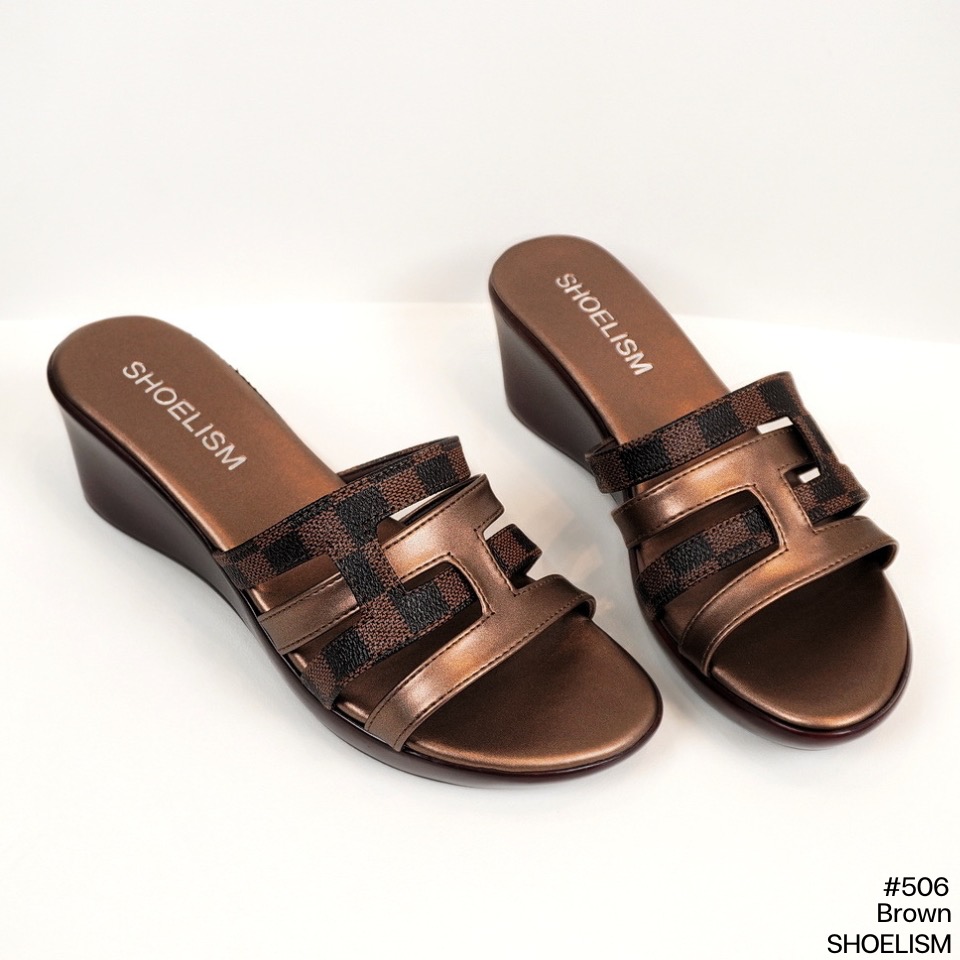 พร้อมส่งจ้า งานทูโทนที่ต้องมี! รองเท้าส้นเตารีด ความสูงกำลังดีใส่เดินสบาย ดีไซน์ลายตารางสลับสีพื้นให้ลุดสุดเก๋ เก็บหน้าเท้าดูเรียวสวย สาวหน้าเท้ากว้างแนะนำเลยค่า!!