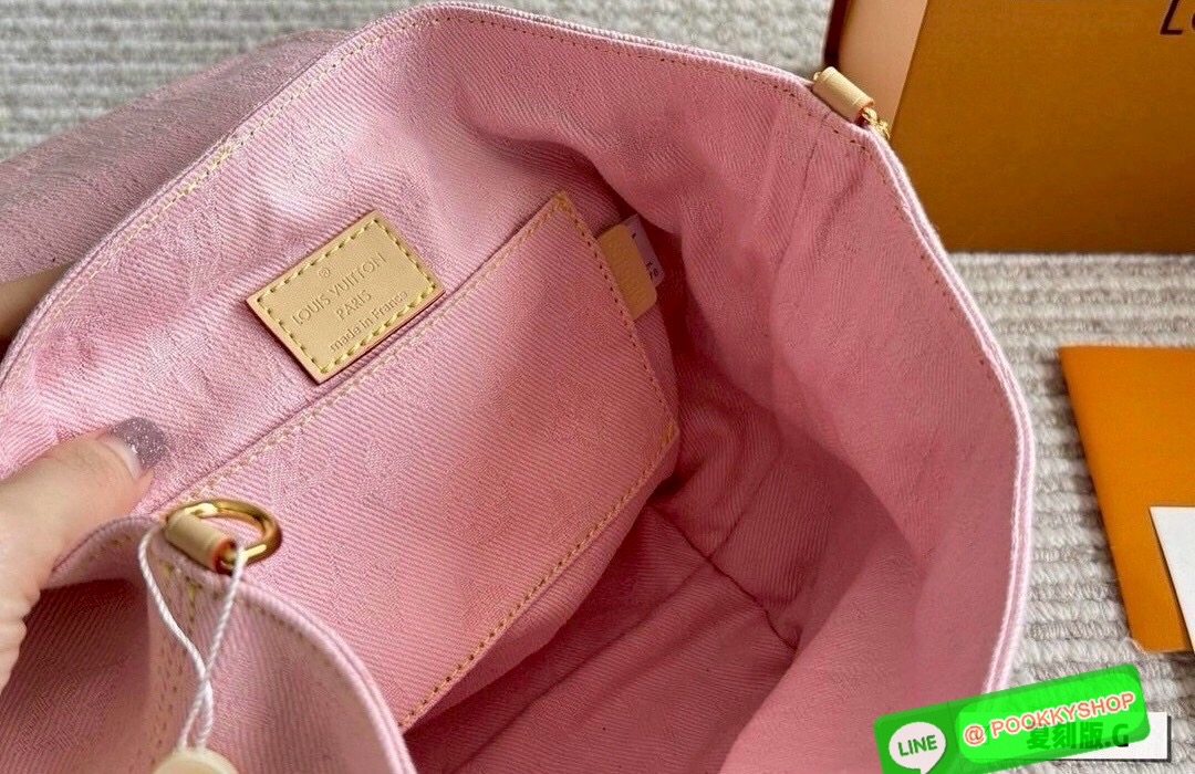 พร้อมส่ง | LV Venice backpack iconic Monogram Denim Washed กระเป๋าดีไซน์เป้สะพายหลัง ใบเล็กน่ารักน่าใช้ งานเดนิมสุดไอคอนิก อีกหนึ่งรุ่น Best seller ที่ต้องมี!! พร้อมสีมาใหม่ที่พลาดไม่ได้!! ขนาดเหมาะกำลังดีกับสาวๆ ที่ไม่ชอบแบกของหนักมาก สวยหรู ภายในโล่งกว้