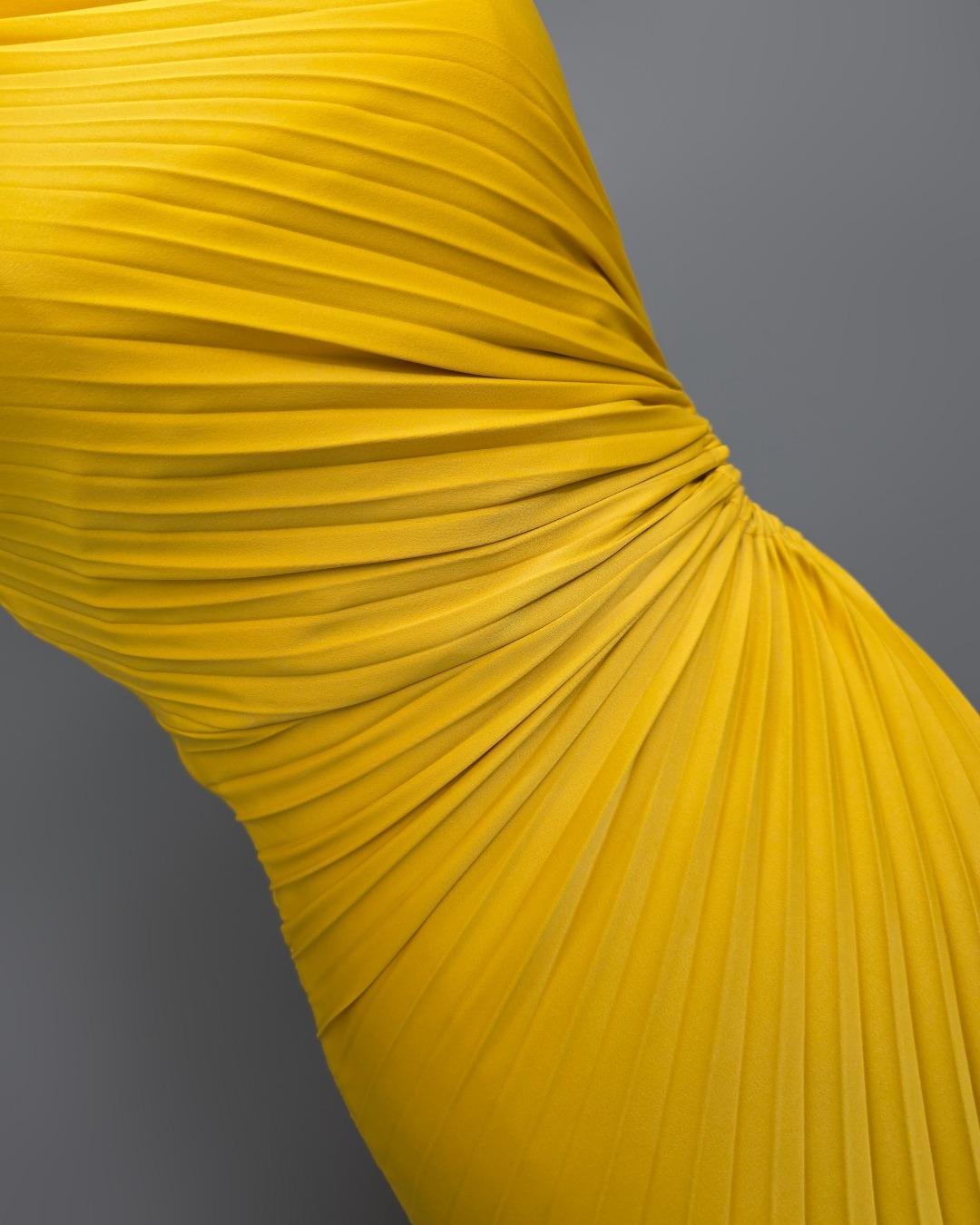 เดรสแฟชั่น เดรสเสื้อไหล่เดียว กระโปรงยาวชายเฉลียง อัดพลีททั้งตัว