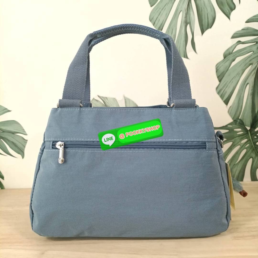 Kipling Damen Orelie Henkeltasche handbag กระเป๋าถือหรือสะพาย ขนาดกลาง วัสดุ Nylon 100% หูถือสูง 7 นิ้ว สายสะพายยาว 126ซม. มีช่องแยกใช้งานหลายช่อง ประกอบด้วย -ด้านหน้า ช่องซิปลึกถึงฐานกระเป๋า -ด้านหลัง ช่องซิปลึกถึงฐานกระเป๋า -ช่องใช้งานหลักด้านใน 3 ช่อง