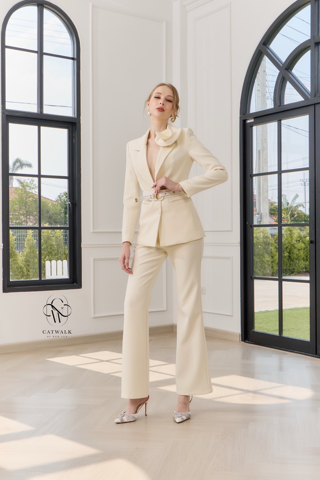 ชุดเซทแฟชั่น กับSet BLAZERปกดอกไม้+เข็มขัด+กางเกงทรงสวย