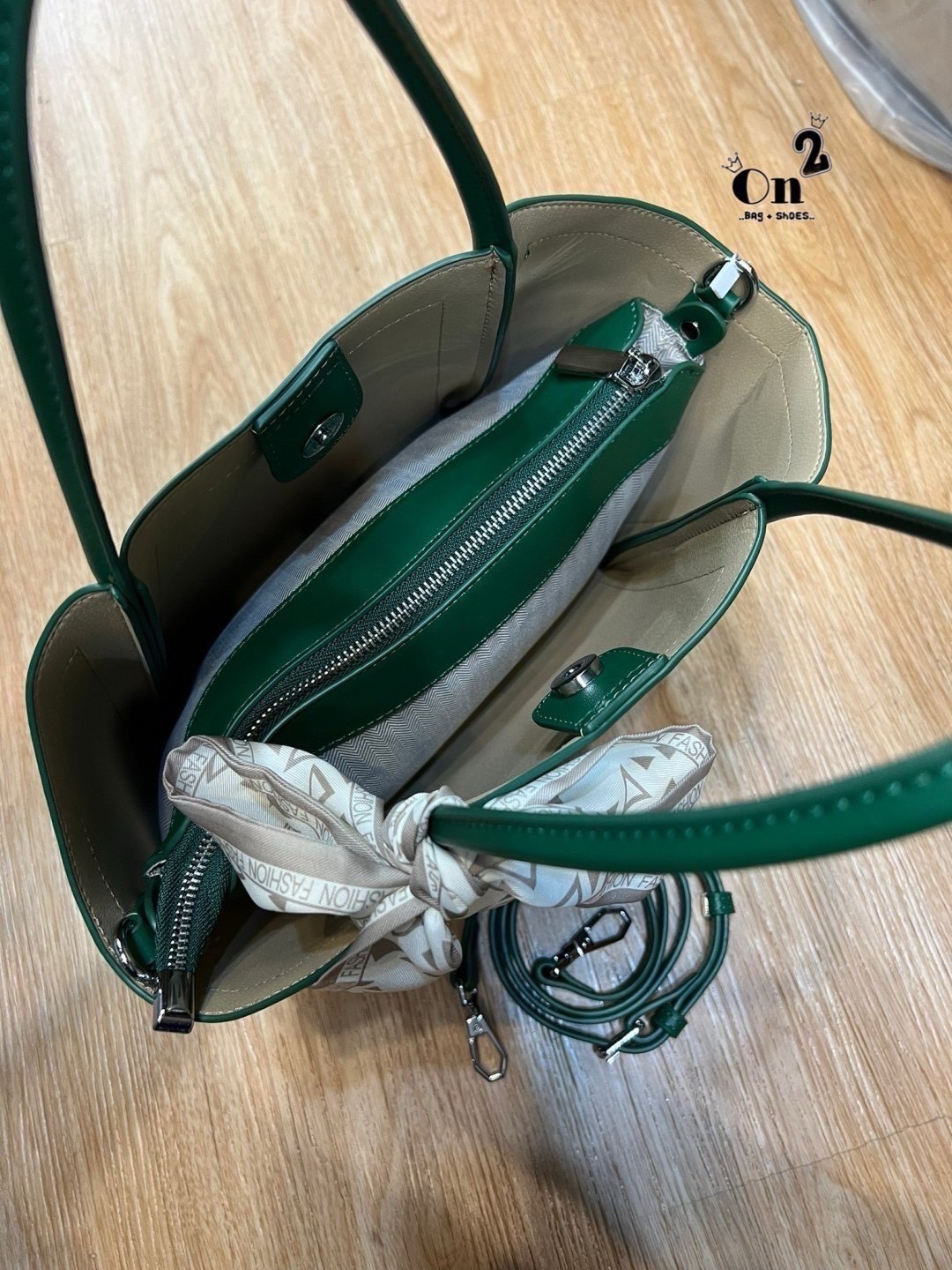 📣 Classic Working PU Bag 🔥 ▪️กระเป๋าสะพายไหล่ &สะพายข้าง ประดับริบบิ้น วัสดุเป็นหนัง PU Premium มีสายยาวให้ 1 เส้น ทรงสวยมากก❤️