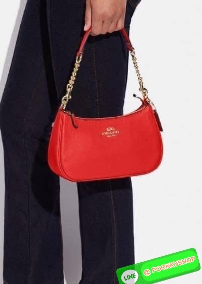 COACH TERI SHOULDER BAG ((CA173//CA209//CA548)) 🔹กระเป๋าทรงพอช ในรูปแบบหนังแท้ หนังนิ่มสวยมากค่ะ 🔹เปิดปิดกระเป๋าแบบซิป ภายในสามารถใส่กระเป๋าเงินใบยาวได้;มือถือได้ทุกรุ่น;พาสปอร์ตได้;มีช่องเล็กใส่ของจุกจิก และช่องเสียบบัตรให้อีก2ช่องนะคะ
