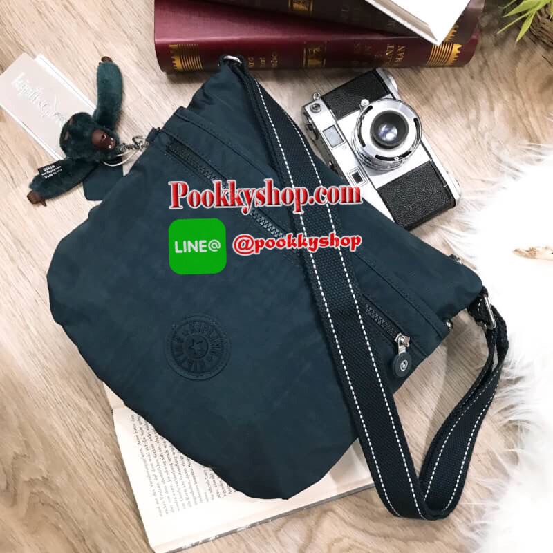 พร้อมส่งรุ่นยอดนิยม! KIPLING ART O SHOULDER BAG กระเป๋าสะพายรุ่นใหม่ล่าสุดวัสดุ Nylon+Polyester 100% เปิดปิดด้วยซิปสะดวกใช้ หัวซิปเเบรนด์ ภายในมีช่องซิป ช่องใส่มือถือและสายคล้องพวงกุญแจ ด้านหน้ามี2ช่องซิป ด้านหลังมี1ช่องซิป พร้อมสายสะพายยาวเลื่อนปรับได้จะ
