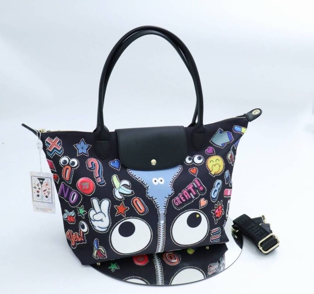 EYE THE ME (sideways glance) เห็นแบรนด์ก้อต้องวางใจในแบบของเค้า น่ารักไม่เคยหยุด คุณภาพจัดเต็ม เย็บเนียบสวยไม่มีที่ติ