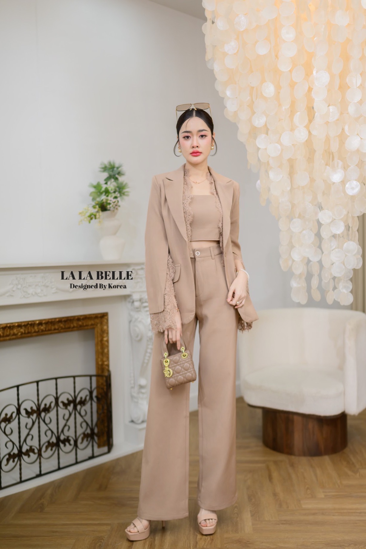 ชุดเซทแฟชั่น เซต 3 ชิ้นผ้าสูทอัดกาวอย่างดีผ้าดีทรงสวย เสื้อครอปสายเดี่ยว เสื้อสูทคอปกแขนยาว เกงขายาว