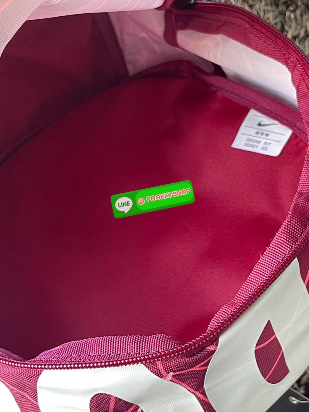 💕NIKE Brasilia Just Do It เตรียมพร้อมก่อนออกเดินทางด้วยกระเป๋าเป้สะพายหลังจาก NIKE รุ่น Brasilia Just Do It ด้วยภายในที่กว้างขวางสำหรับจัดเก็บสัมภาระที่หลากหลายไม่ว่าจะเป็นสมุดหนังสือ ดินสอหรือเครื่องเขียนสำหรับไปโรงเรียนหรือใส่ขวดน้ำเตรียมพร้อมเด