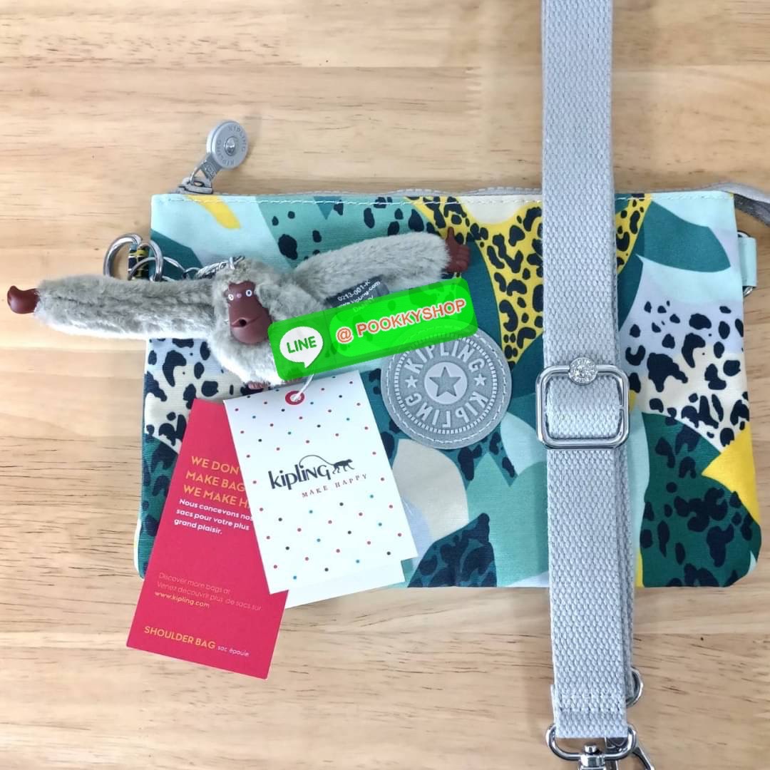 KIPLING Creativity X Crossbody Bag กระเป๋าสะพายวัสดุ Nylon&Polyester 100% ขนาดกำลังน่ารัก เปิดปิดด้วยซิป มา พร้อมพวงกุญเเจลิงน้อย ด้านในมีช่องใส่ของ2ชช่อง เพิ่มตรงกลางมีช่องซิปอีก1ช่อง มีสายคล้องพวงกุญแจ ใส่ของได้จุมาๆเลยค่ะ มีสายสะพายยาวเลื่อนปรับระดับได