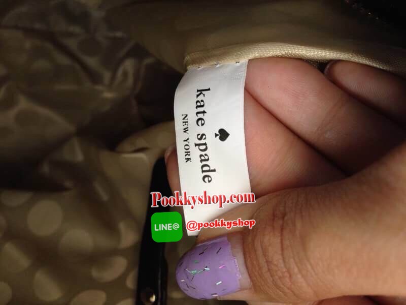 พร้อมส่งรุ่นหายาก! KATE SPADE HYDE LANE STRIPED RILEY LEATHER TOTE BAG กระเป๋าสะพายทรง Tote Bag หนังสวยอยู่ทรงโดดเด่นที่สีทูโทนลายทางห้อยโลโก้TAGที่หูกระเป๋า ด้านหน้าประดับโลโก้ มี1ช่องใส่ของ ภายในมีช่องซิป และช่องใส่มือถือ กว้างและจุ ใส่ ipad notebook เอ