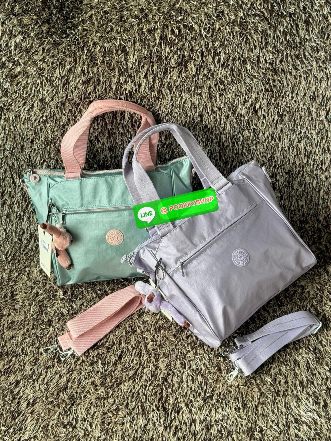 Kipling revir limited Japan shoulder bag เป็นอีกหนึ่งกระเป๋าสุดอเนกประสงค์สามารถใช้งานหลายรูปแบบทั้งกระเป๋าสะพายข้าง สะพายไหล่ หรือกระเป๋าถือด้วยสายสะพายที่สามารถปรับระดับและถอดออกได้ ดีไซน์คลาสสิกและเรียบง่ายพร้อมประดับโลโก้และลิงอันเป็นซิกเนเจอร์ แมตช์ก