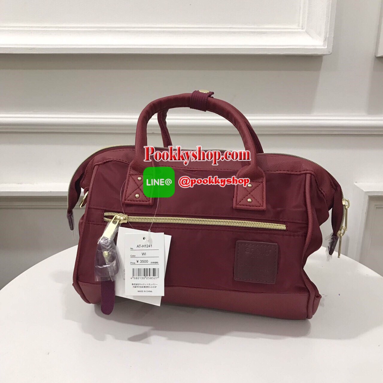 พร้อมส่ง 💁 Anello Boston Bag PU nylon รุ่นสุดฮิตแห่งปี Anello Boston Bag ใหม่ล่าสุด รุ่น PU หนังนิ่มสวย ผสมกับผ้าไนล่อน ลงตัวมากๆค่ะ ทรงนี้ฮิตอยู่แล้วพอมีรุ่นหนังนี้ออกมา รับรองว่าต้องฮิตมากๆค่ะ ทรงสี่เหลี่ยม ใบขนาดกลางกำลังดี มาพร้อมสายสะพายยาวที