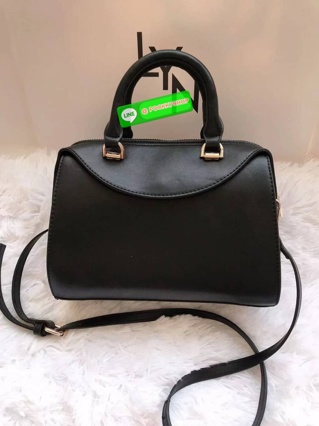 Lyn แท้ Outlet คอลเลคชั่นใหม่ ทรงหมอน สะพายข้าง