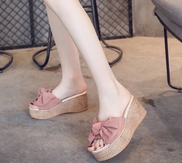 พร้อมส่ง รองเท้าส้นเตารีด สูง 3 นิ้ว แต่งโบว์ ผ้ากำมะหยี่นิ่มๆ น้ำหนักเบา ใส่สบายเท้ามากก นำเข้า 100% มาไม่เยอะน้าา