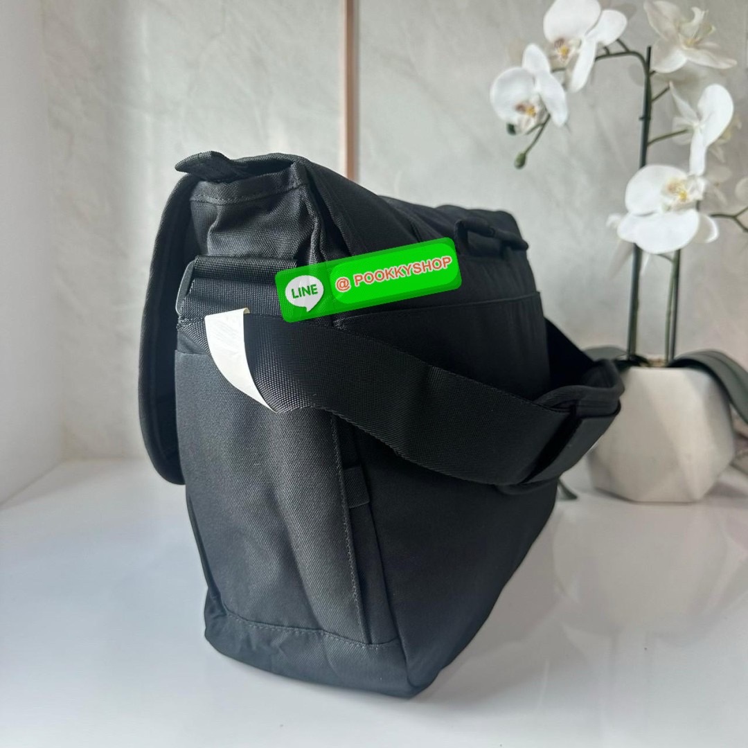 he North Face SUPER MESSENGER BAG L NN2PQ00J BLACK UNISEX 🔖กระเป๋าสะพายข้างมัลติฟังก์ชั่น! ทันสมัยและใช้งานได้หลากหลาย Item ที่ต้องมีเมื่อออกไปข้างนอก! ใช้งานได้จริงและมีสไตล์อเมริกันเทห์สุดๆ สามารถใช้ได้ทั้งผู้หญิงผู้ชาย สะพายไปทำงานไปเรียน เที่ย