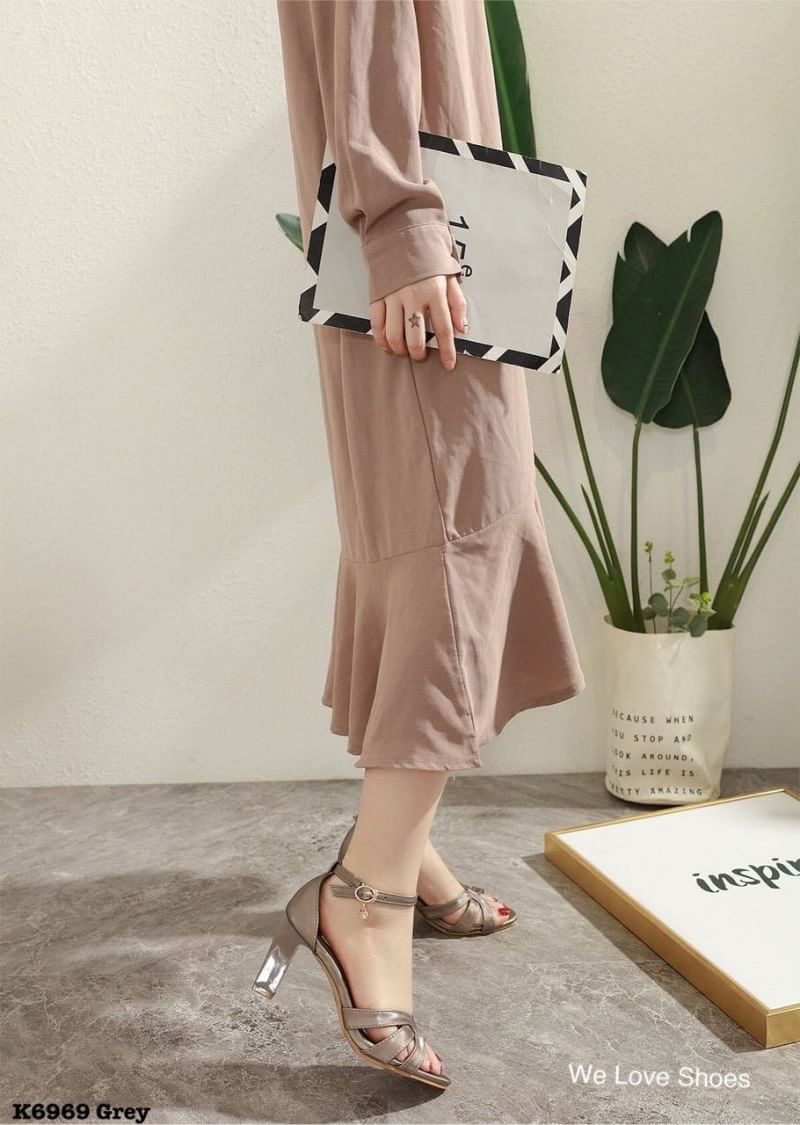 พร้อมส่ง รองเท้าส้นสูง สายรัดส้นเป็นตะขอเกี่ยว ส้นสูง 3 นิ้ว งานสวยโดดเด่นด้วยสายแบบสานด้านหน้าเก๋ๆ ใส่คู่นี้แล้วสวยดูดีสุดๆจร้า