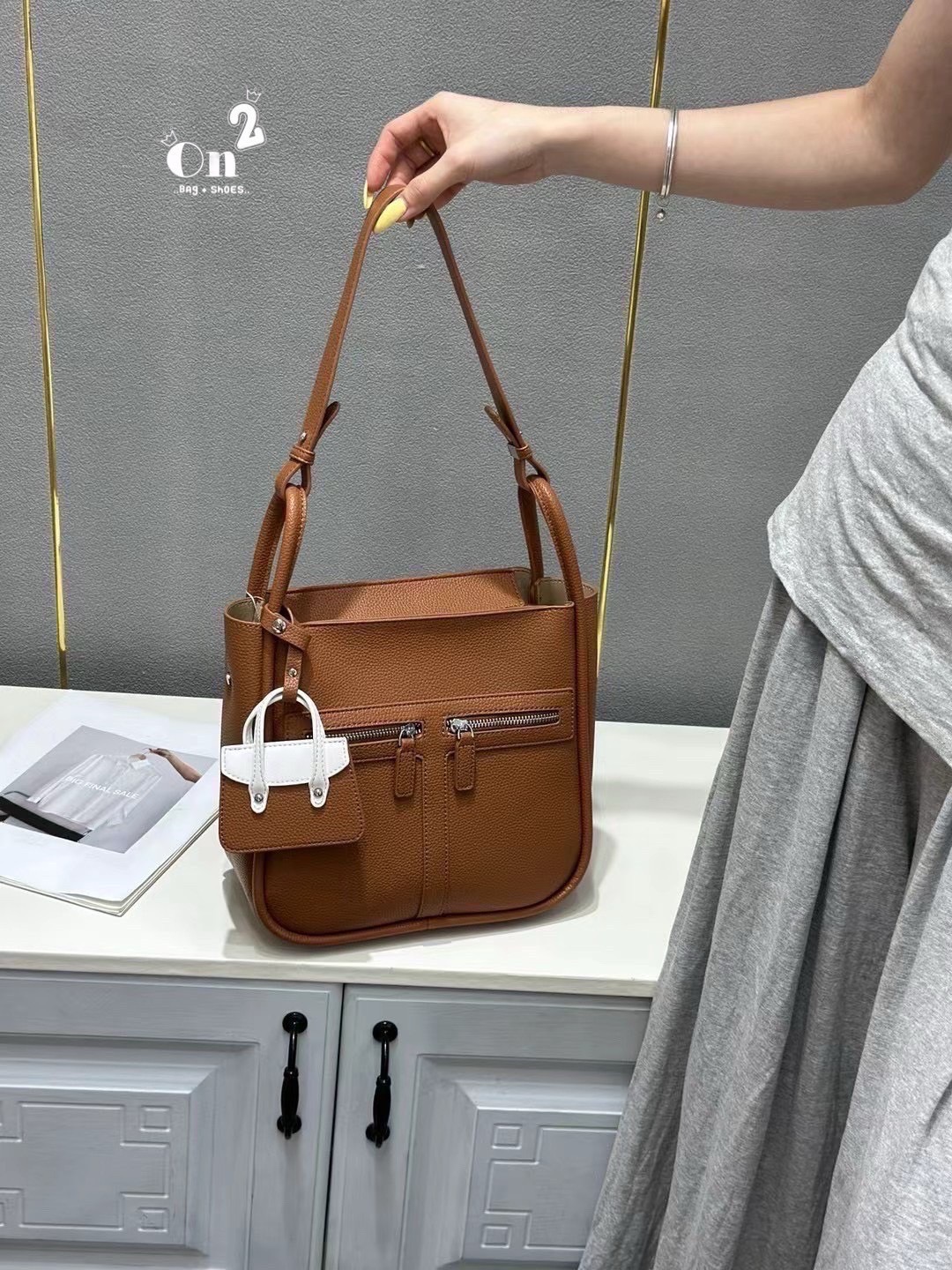 📣 Brick ซิปคู่ PU Bag 🔥 ▪️กระเป๋าสะพายไหล่ &สะพายข้าง วัสดุเป็นหนัง PU มีสายยาวให้ 1เส้น ทรงสวยมากก❤️