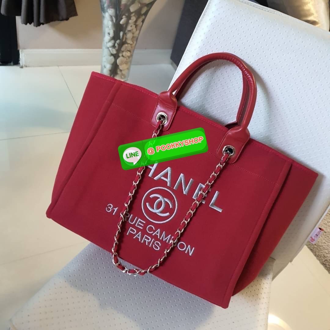 กลับมาพร้อมส่งอีกครั้ง!! รอบนี้มีมาให้เลือก8สี เลยค่ะ กับรุ่นที่สาวๆรอคอย CHANEL CANVAS TOTE BAG จากงานพรีเมี่ยม VIP GIFT รุ่นดังเลยค้า SIZE ใหญ่อลัง ตัวกระเป๋าเป็นผ้า CANVAS เนื้อดีสมราคา อะไหล่เงินปั้มแบรนด์แท้ทั้งใบ ด้านหน้าปัก logo แบรนด์สุดหรู จุของไ